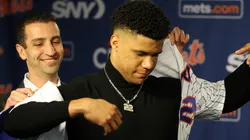 David Stearns, the president of baseball operations for the New York Mets fits Juan Soto with his New York Mets jersey during his introductory press conference at Citi Field on December 12, 2024 in New York City.