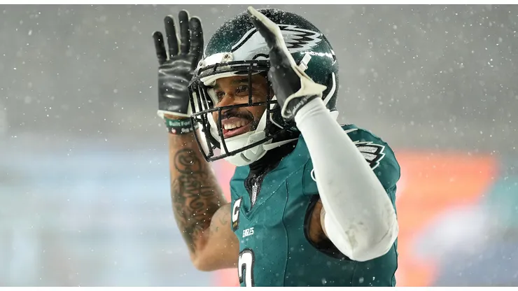 Darius Slay Jr. #2 of the Philadelphia Eagles reacts against the Los Angeles Rams during the fourth quarter in the NFC Divisional Playoff at Lincoln Financial Field on January 19, 2025 in Philadelphia, Pennsylvania.