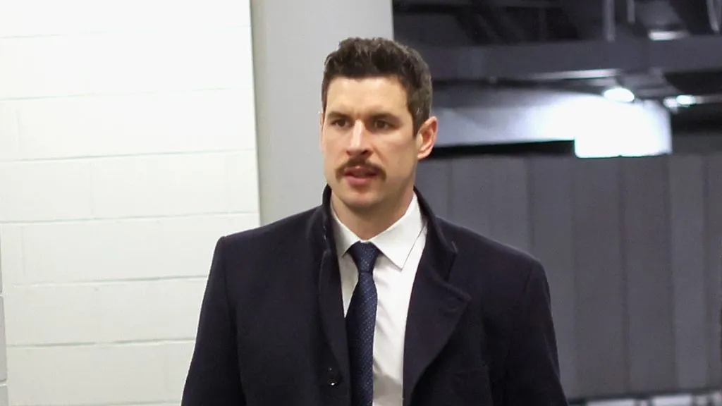 Sidney Crosby #87 of the Pittsburgh Penguins arrives for the game against the New York Islanders at the UBS Arena on December 27, 2022 in Elmont, New York.