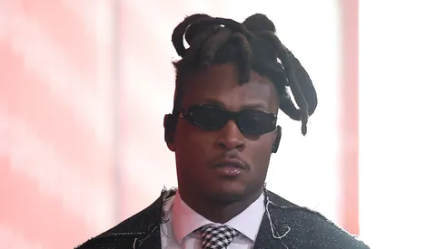 DeAndre Hopkins #8 of the Kansas City Chiefs arrives prior to the AFC Championship Game against the Buffalo Bills at GEHA Field at Arrowhead Stadium on January 26, 2025 in Kansas City, Missouri.