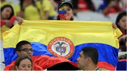 A fan of Colombia shows a Colombian flag