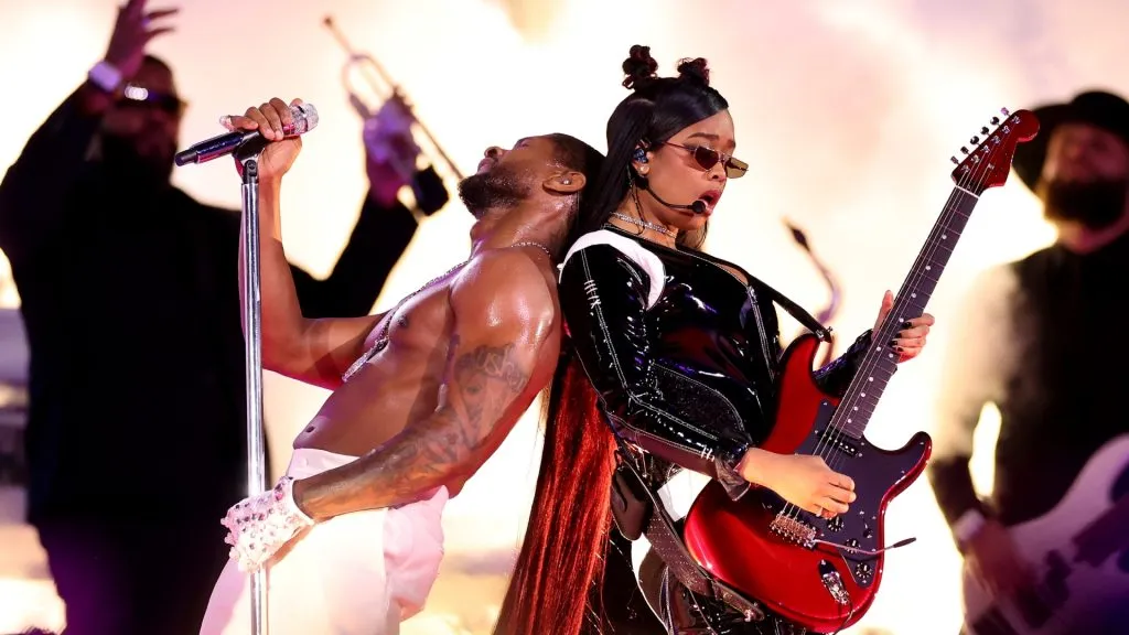 Usher and H.E.R. perform onstage during the Apple Music Super Bowl LVIII Halftime Show at Allegiant Stadium on February 11, 2024. (Source: Ezra Shaw/Getty Images)