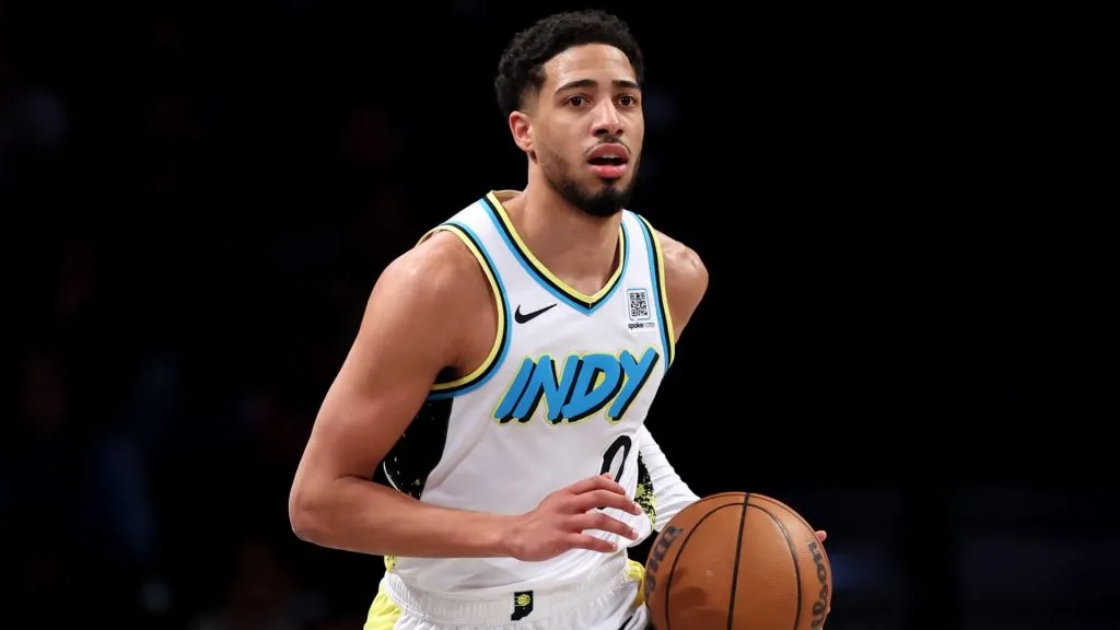 Tyrese Haliburton #0 of the Indiana Pacers dribbles the ball against the Brooklyn Nets during the first quarter at Barclays Center on January 06, 2025. (Source: Luke Hales/Getty Images)