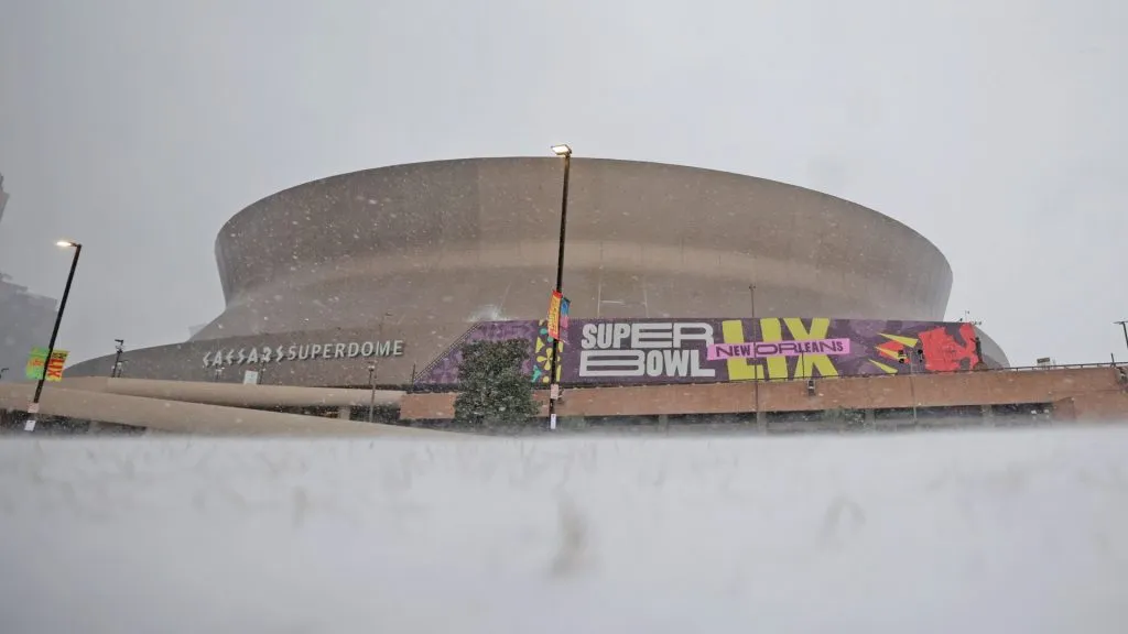 Snow falls on the Caesar’s Superdome, host of this season’s Super Bowl, on January 21, 2025 in New Orleans. (Source: Michael DeMocker/Getty Images)