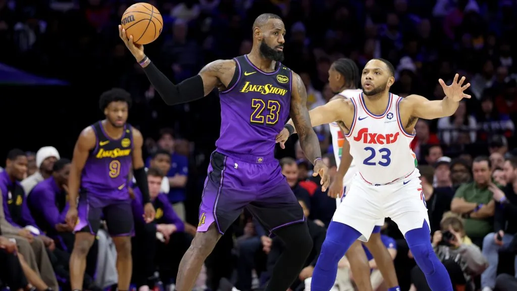 LeBron James #23 of the Los Angeles Lakers drives against Eric Gordon #23 of the Philadelphia 76ers during the first half at the Wells Fargo Center. (Emilee Chinn/Getty Images)