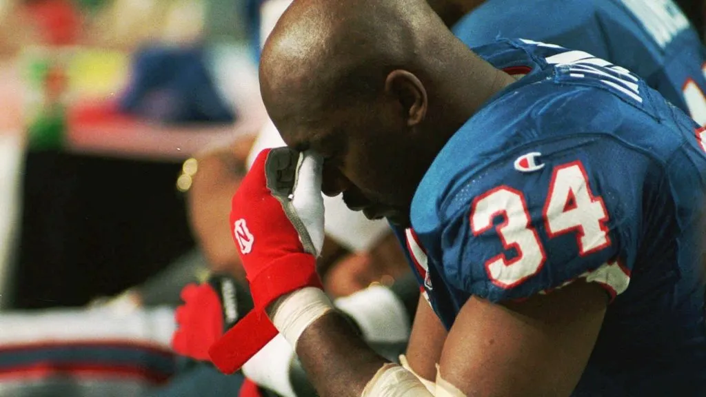 Buffalo Bills Thurman Thomas on the bench during the fourth quarter of the Super Bowl in 1994. (Source: Rick Stewart/ALLSPORT)