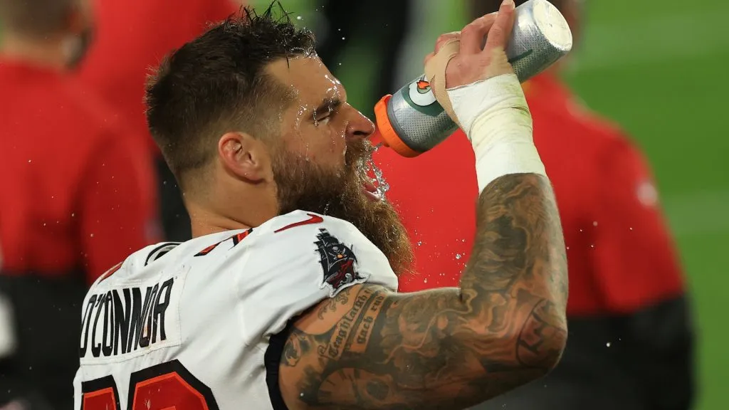Pat O’Connor #79 of the Tampa Bay Buccaneers drinks water on the sideline in the second quarter against the Kansas City Chiefs during Super Bowl LV in 2021. (Source: Mike Ehrmann/Getty Images)