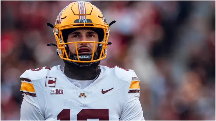 Minnesota Golden Gopher quarterback Max Brosmer
