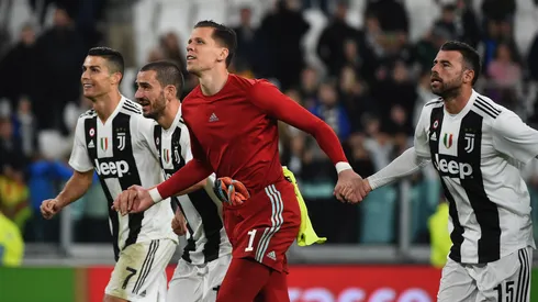 Cristiano Ronaldo, Leonardo Bonucci, Wojciech Szczesny and Andrea Barzagli of Juventus celebrates the victory during the Serie A match between Juventus and Cagliari on November 3, 2018 in Turin, Italy.