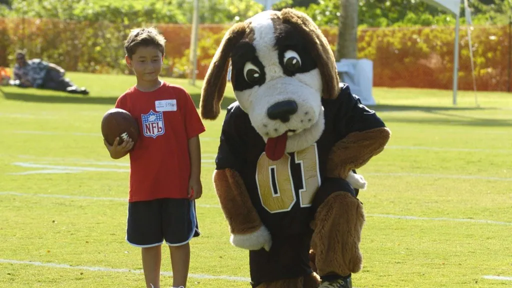 The New Orleans Saints mascot, Gumbo, poses with a competitor in the Special Olympics February 8, 2006. (Source: Al Messerschmidt/Getty Images)