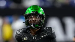 Tez Johnson #15 of the Oregon Ducks warms up prior to the 2024 Big Ten Football Championship against the Penn State Nittany Lions at Lucas Oil Stadium on December 07, 2024 in Indianapolis, Indiana.
