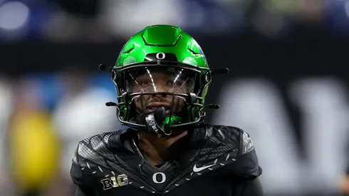 Tez Johnson #15 of the Oregon Ducks warms up prior to the 2024 Big Ten Football Championship against the Penn State Nittany Lions at Lucas Oil Stadium on December 07, 2024 in Indianapolis, Indiana.