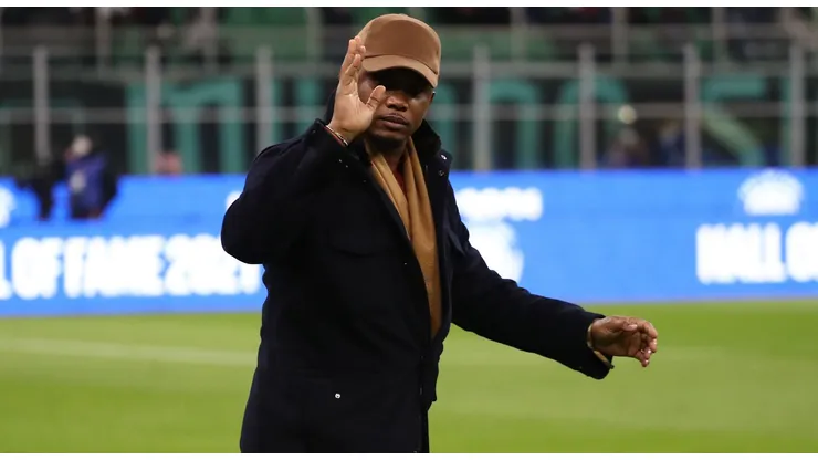 Samuel Eto'o salutes the crowd prior to the the Serie A match between FC Internazionale and US Salernitana at Stadio Giuseppe Meazza on March 04, 2022 in Milan,