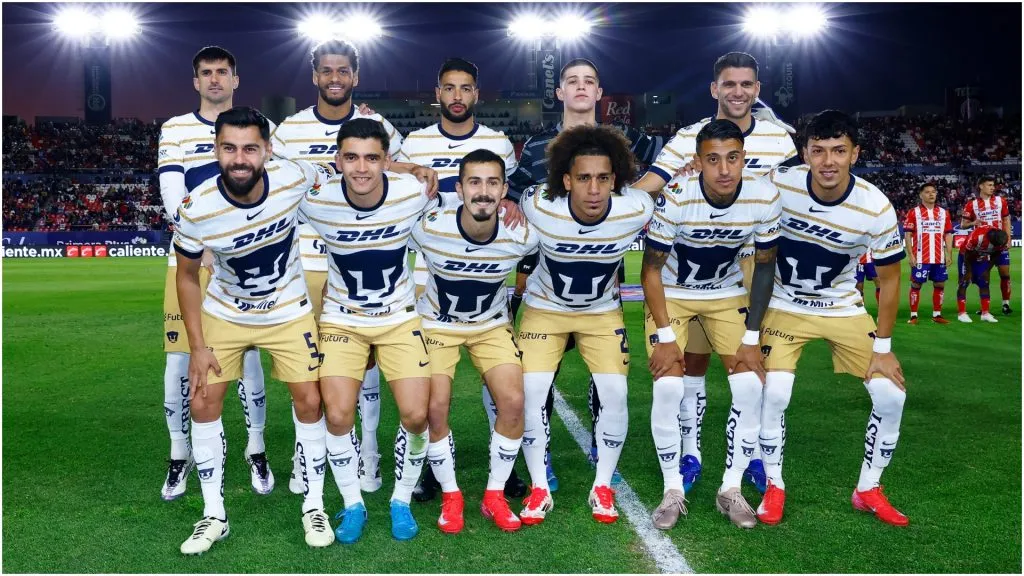 Players of Pumas UNAM pose for the team photo – Leopoldo Smith/Getty Images