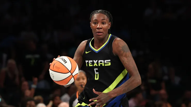 Natasha Howard #6 of the Dallas Wings in action against the New York Liberty