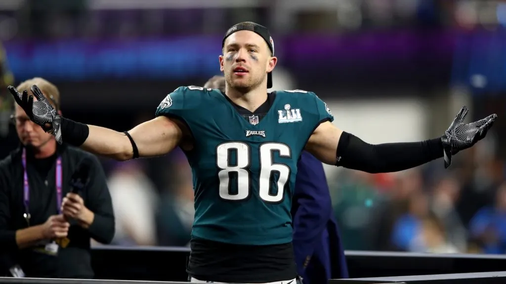 Zach Ertz #86 of the Philadelphia Eagles celebrates defeating the New England Patriots 41-33 in Super Bowl LII at U.S. Bank Stadium on February 4, 2018. (Source: Gregory Shamus/Getty Images)