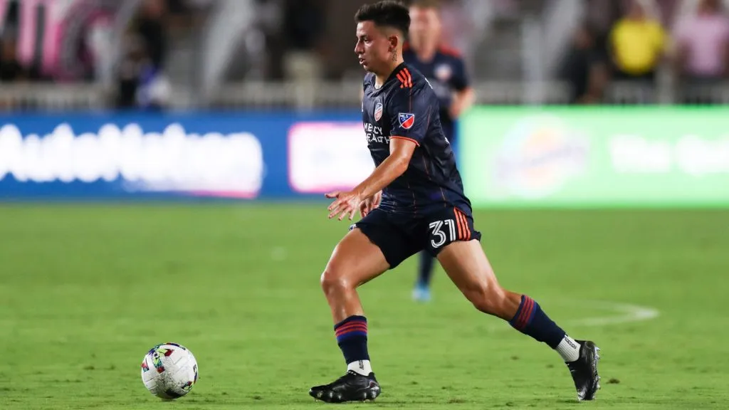 Álvaro Barreal #31 of FC Cincinnati controls the ball against Inter Miami CF during the second half at DRV PNK Stadium.