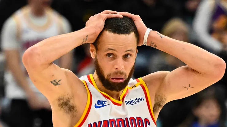 Stephen Curry had to leave the court during the first half