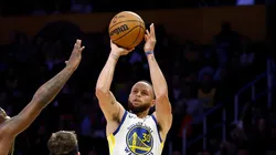 Stephen Curry #30 of the Golden State Warriors takes a shot against the Los Angeles Lakers