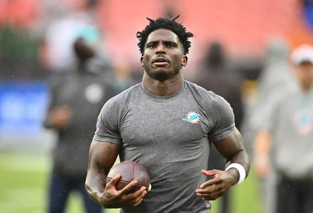 Tyreek Hill #10 of the Miami Dolphins warms up before the game against the Cleveland Browns