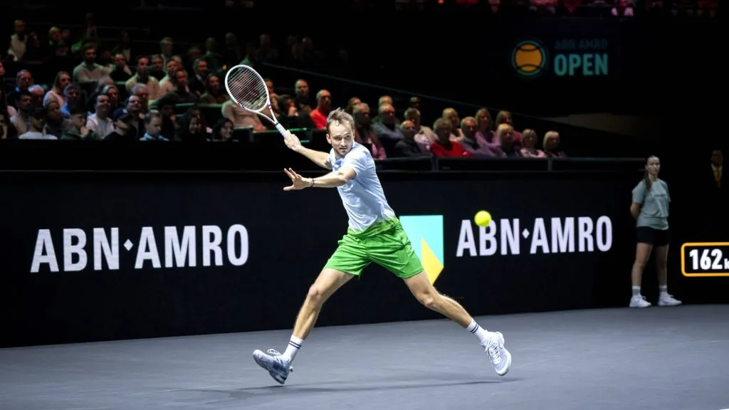 Daniil Medvedev (RUS) in action against Mattia Bellucci (ITA) on the third day of the ABN AMRO Open tennis tournament in Ahoy. (IMAGO / ANP)