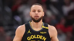 Stephen Curry #30 of the Golden State Warriors dribbles up the court against the Chicago Bulls.
