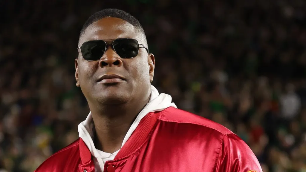 Keyshawn Johnson looks up