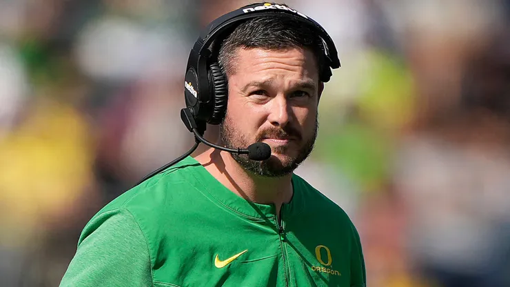 Head coach Dan Lanning of the Oregon Ducks looks on from the sidelines against the California Golden Bears during the first quarter of an NCAA football game at FTX Field at California Memorial Stadium on October 29, 2022 in Berkeley, California.