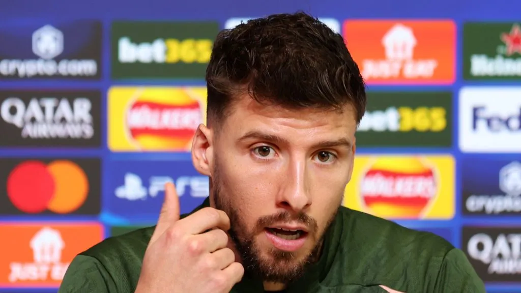  Ruben Dias of Manchester City speaks during the UEFA Champions League 2024/25 League Knockout Play-off