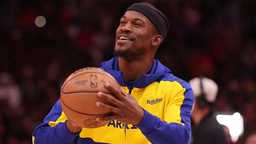 Jimmy Butler #10 warms up prior to his debut with the Golden State Warriors against the Chicago Bulls at the United Center on February 08, 2025. (Source: Michael Reaves/Getty Images)