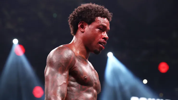 : Errol Spence Jr. looks on Terence Crawford during round 5 of the World Welterweight Championship bout at T-Mobile Arena on July 29, 2023 in Las Vegas, Nevada.