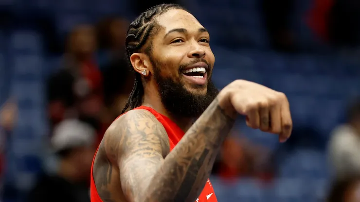 Brandon Ingram #14 warms up prior to a game against the Golden State Warriors in the Emirates NBA Cup at Smoothie King Center on November 22, 2024.
