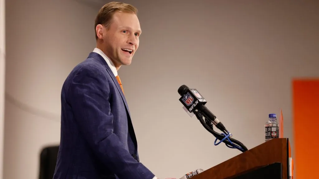 Newly named head coach Ben Johnson of the Chicago Bears speaks to the media during a introductory press conference at PNC Center at Halas Hall on January 22, 2025. (Source: Michael Reaves/Getty Images)