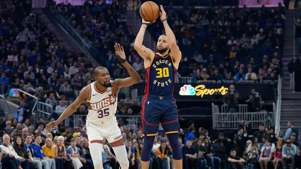 Stephen Curry #30 of the Golden State Warriors shoots over Kevin Durant #35 of the Phoenix Suns during the first half at Chase Center. (Thearon W. Henderson/Getty Images)
