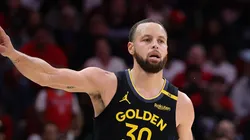 Stephen Curry #30 of the Golden State Warriors handles the ball against the Houston Rockets