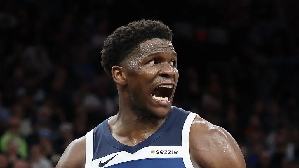 Anthony Edwards reacting against Phoenix Suns