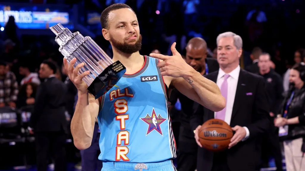Stephen Curry poses with the 2025 Kobe Bryant MVP trophy during the 74th NBA All-Star Game.