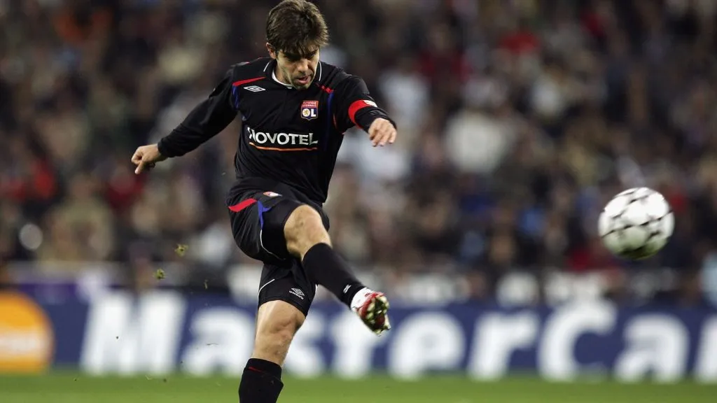 Juninho Pernambucano of Lyon takes a free kick during the UEFA Champions League Group E match between Real Madrid and Olympique Lyon. (Denis Doyle/Getty Images)