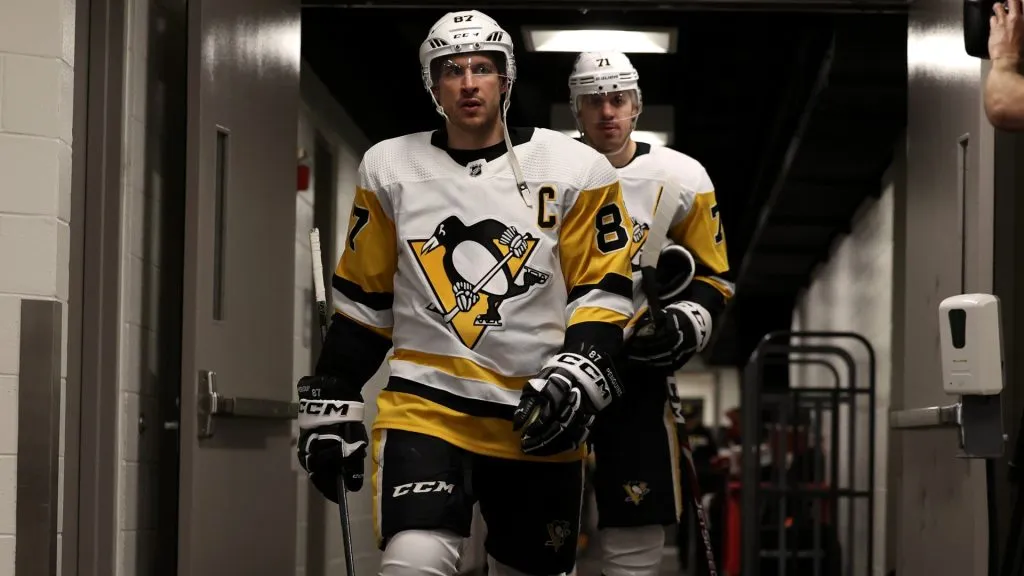 Sidney Crosby #87 of the Pittsburgh Penguins walks out of the locker room for their game against the San Jose Sharks at SAP Center on February 14, 2023. (Source: Ezra Shaw/Getty Images)