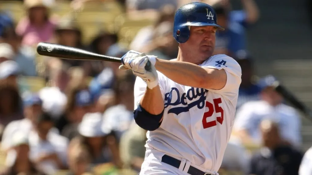Jim Thome #25 of the Los Angeles Dodgers bats against the Pittsburgh Pirates on September 16, 2009. (Source: Stephen Dunn/Getty Images)
