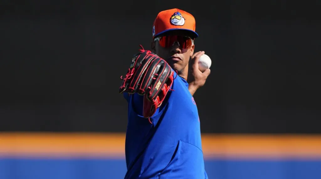 Juan Soto #22 of the New York Mets warms up during spring training workouts at Clover Park on February 17, 2025 in Port St. Lucie, Florida. (Photo by Rich Storry/Getty Images)