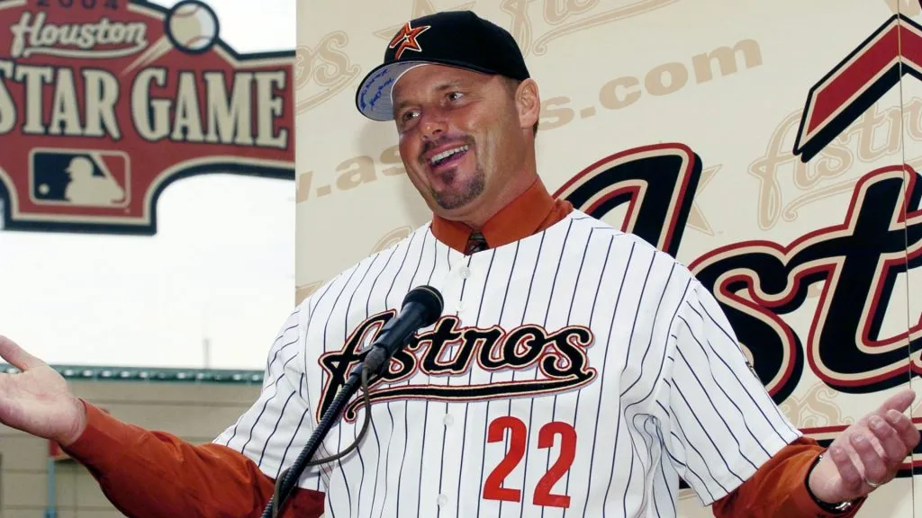 Former New York Yankees pitcher Roger Clemens gestures as he answers questions from the media during a press conference in 2004. (Source: Brett Coomer/Getty Images)