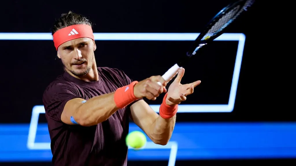 Alexander Zverev of Germany warms up prior to a match against Alexander Shevchenko of Kazakhstan during day 3 of the Claro ATP 500 Rio Open 2025. (Source: Buda Mendes/Getty Images)