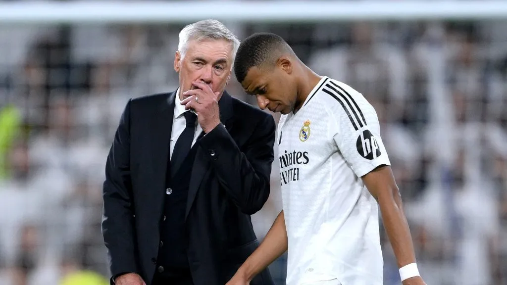 Carlo Ancelotti speaks to Kylian Mbappe at the end of the LaLiga match between Real Madrid CF and RCD Espanyol on September 21, 2024.