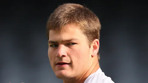 Drake Maye #10 of the New England Patriots warms up prior to the game against the Chicago Bears at Soldier Field on November 10, 2024 in Chicago, Illinois.