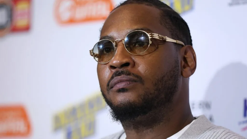 Carmelo Anthony looks up