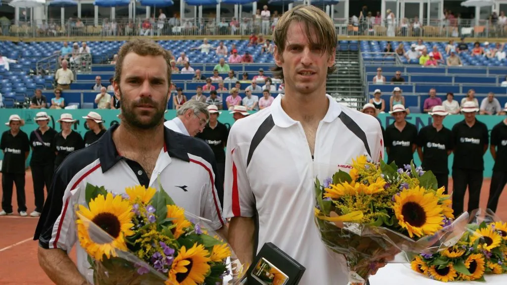 Lucas Arnold Ker (L) of Argentina and Christopher Kas of Germany in July 2006 (Julian Finney/Getty Images)