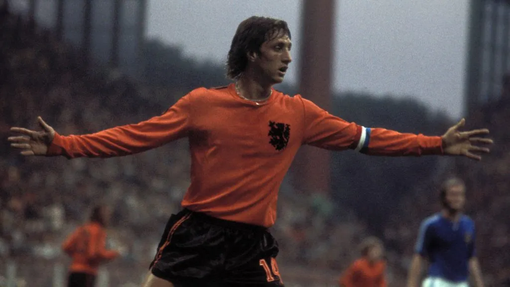 Johan Cruyff of the Netherlands in action during the 1974 World Cup. (IMAGO / WEREK)
