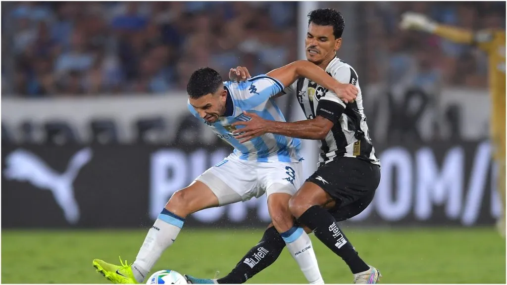 Adrián Martínez of Racing Club and Danilo of Botafogo – Marcelo Endelli/Getty Images