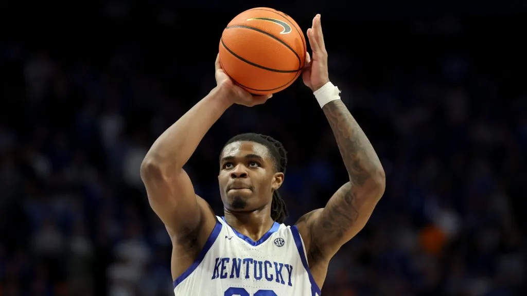 Otega Oweh #00 of the Kentucky Wildcats shoots the ball during the 75-64 win against the Tennessee Volunteers at Rupp Arena on February 11, 2025 in Lexington, Kentucky.